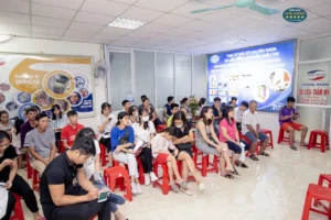 Hình ảnh: Khách hàng đang chờ đến lượt khám bệnh