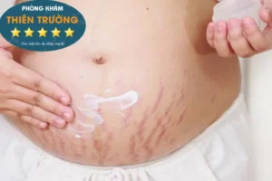 Hình ảnh: sử dụng kem dưỡng để phục hồi da