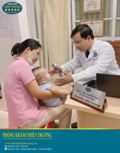 Hình ảnh : Bác sĩ đang khám bệnh