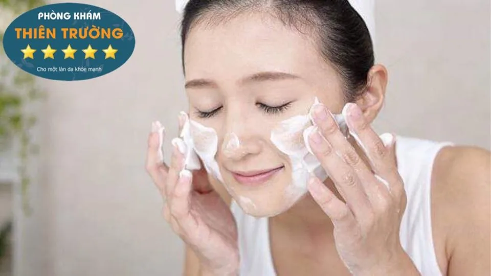 Hình ảnh: Rửa mặt giúp dọn dẹp nốt những tàn dư còn lại và thư giãn cho làn da.