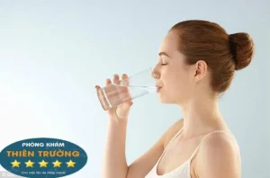 Hình ảnh: Uống nhiều nước mỗi ngày