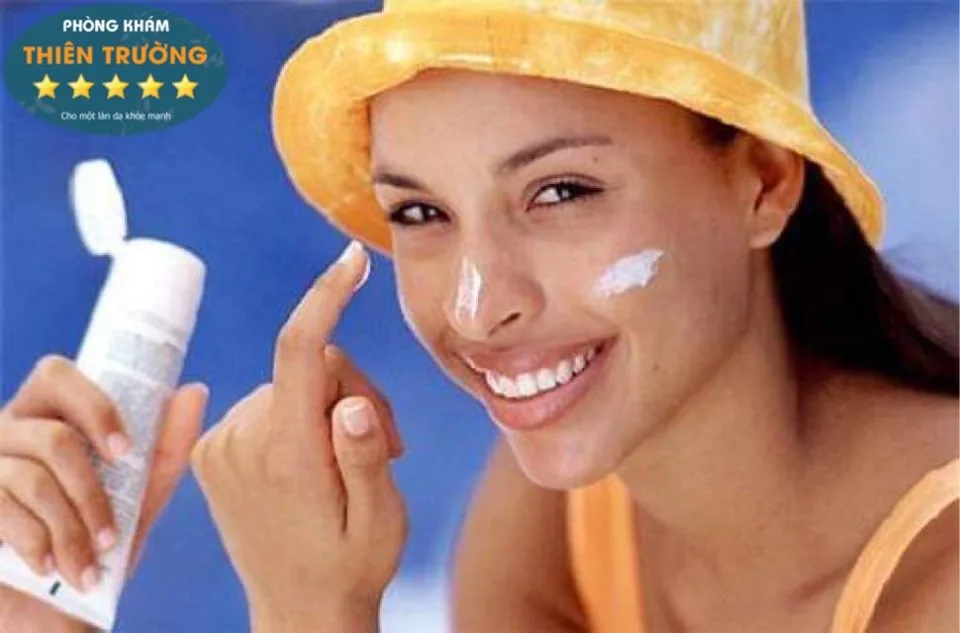 Hình ảnh: Đừng quên bôi kem chống nắng mỗi ngày nhé
