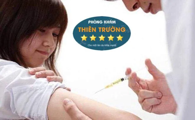Hình ảnh: Tiêm vacxin chủ động để nhăn ngừa virus HPV
