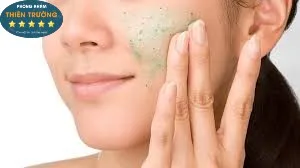 Hình ảnh: Không nên tấy da chết quá nhiều lần.