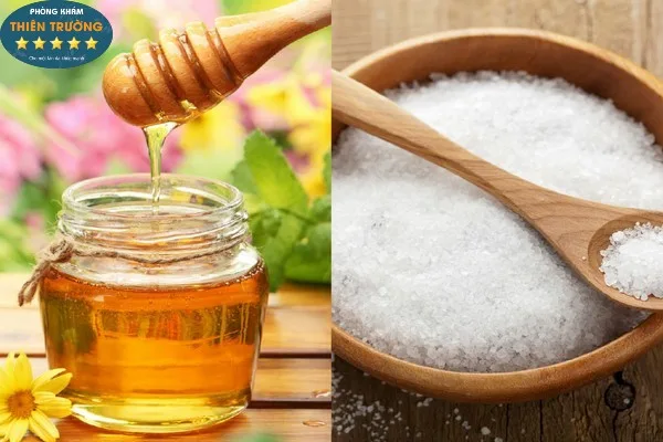 Hình ảnh: Tẩy da chết bằng mật ong và muối 