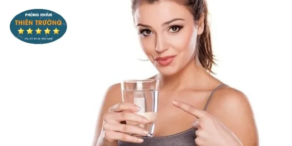 Hình ảnh: Uống đủ nước mỗi ngày