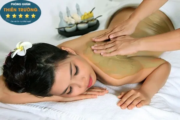 Hình ảnh: Tẩy da chết toàn thân bằng trà xanh