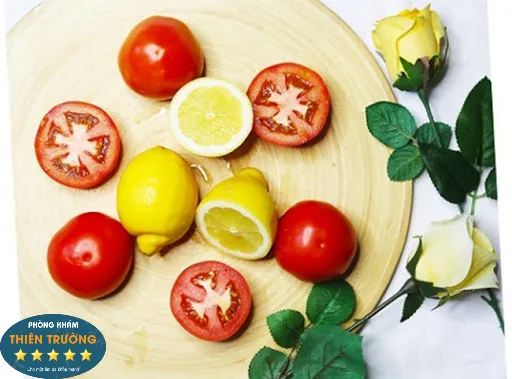Hình ảnh: Tẩy da chết bằng cà chua và chanh