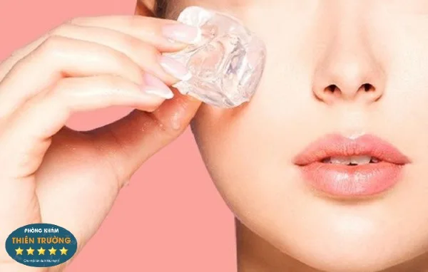 Hình ảnh: Không đắp đá lạnh trực tiếp lên da mặt