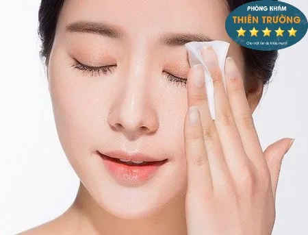 Hình ảnh: Tẩy trang