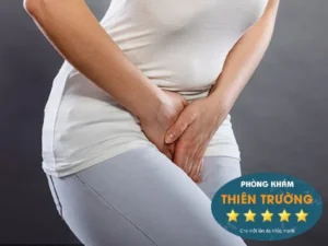 Hình ảnh: Mụn cóc sinh dục gây khó khăn mỗi lần đi tiểu.