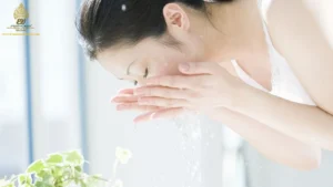 Hình ảnh: Nên chăm sóc da đúng cách.