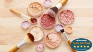 Hình ảnh: Không nên lạm dụng mỹ phẩm trang điểm.