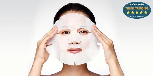 Hình ảnh: Đắp mặt nạ phù hợp với da.