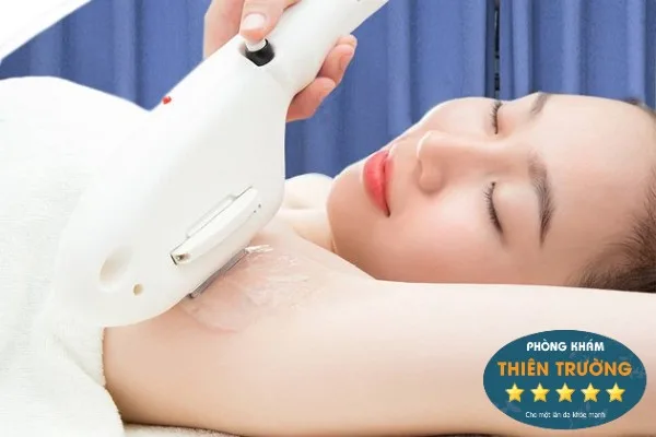 Hình ảnh: Triệt lông nách.