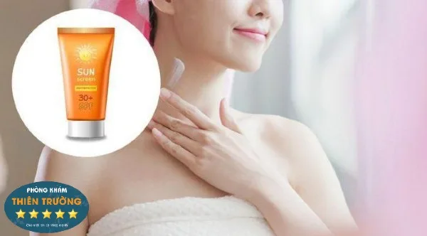Hình ảnh: Chống nắng cho vùng da cổ.