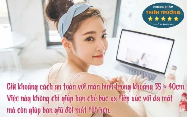 Hình ảnh: Giữ khoảng cách với máy tính