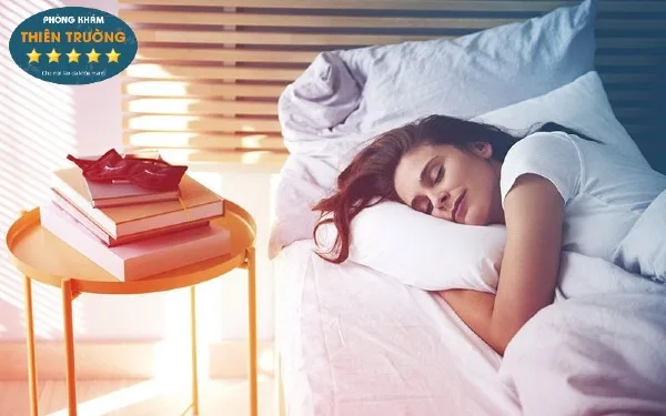 Hình ảnh: Ngủ đúng giờ, không nên thức khuya.