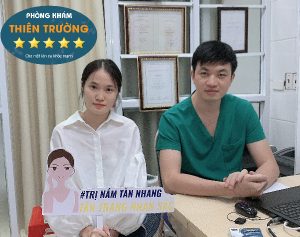 Hình ảnh: Bác sĩ đang thăm khám cho vị khách hàng.