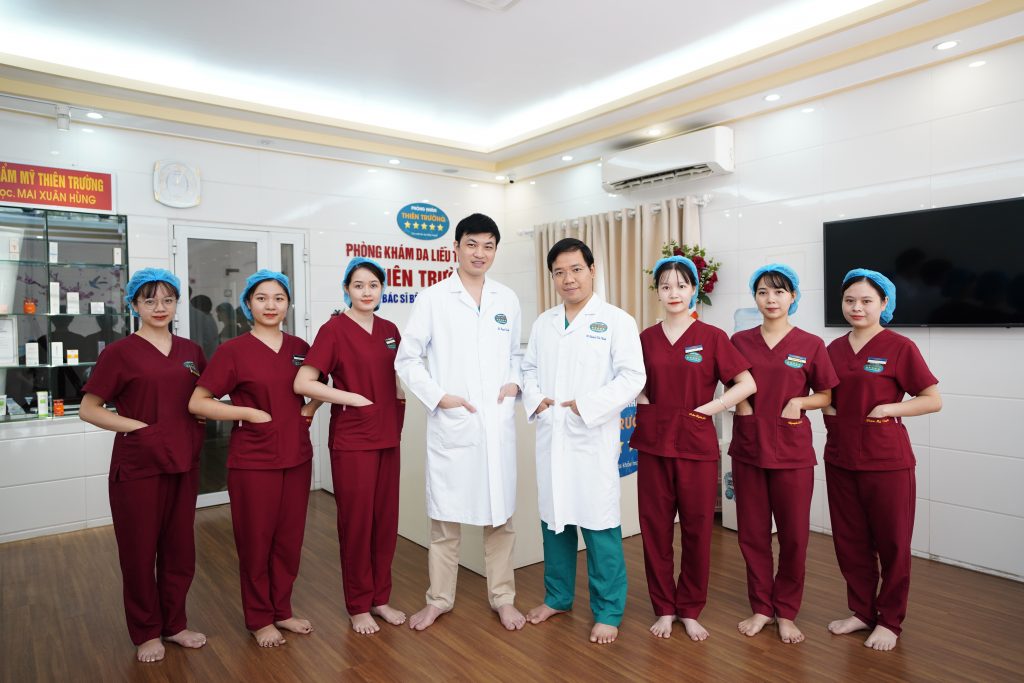 Hình ảnh : Bác sĩ cùng đội ngũ nhân viên phòng khám Thiên Trường