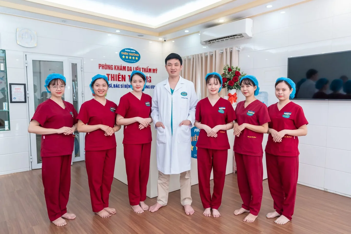 Hình ảnh: Thạc sĩ- Bác sĩ Nguyễn Văn Hoàn tại Phòng khám Da liễu thẩm mỹ Thiên Trường