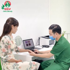 Hình ảnh: Bác sĩ Phòng khám GSV đang thăm khám cho người bệnh