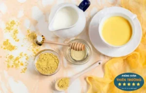 Hình ảnh: Tinh bột nghệ kết hợp sữa tươi không đường